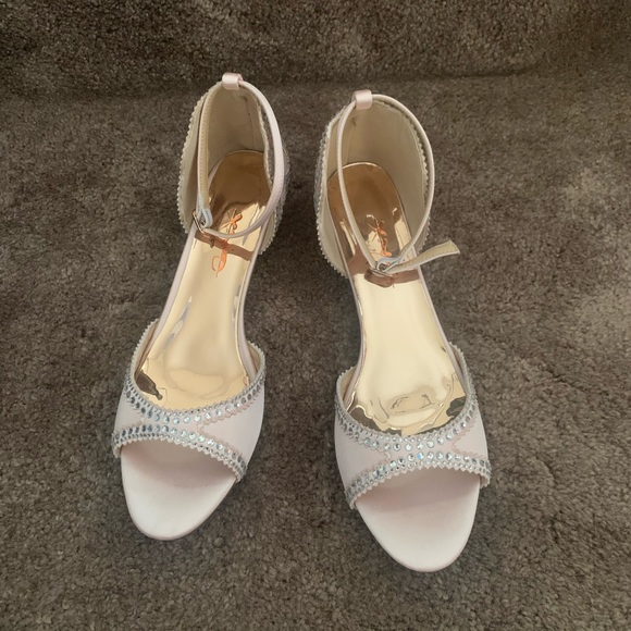 🗼 Gorgeous Pumps with Rhinestone - Picture 3 of 12